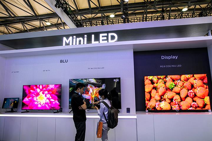 develop display screens akin made in china