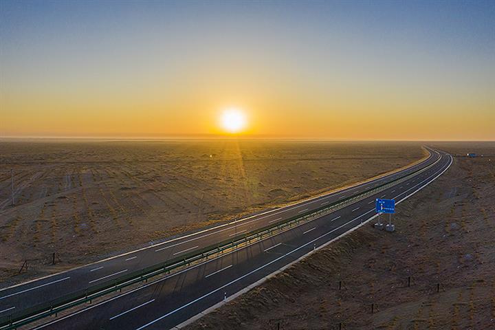 Final Link of China's 2,822KmLong BeijingUrumqi Highway Opens to Traffic