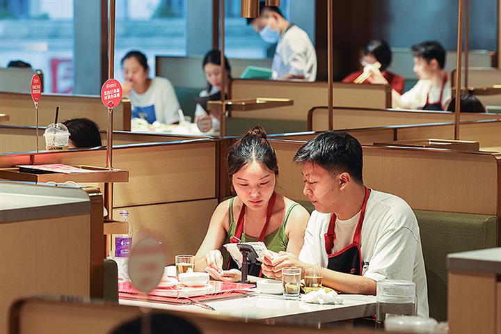 shanghai-restaurants-takings-leap-four-fold-as-dine-in-ban-is-lifted