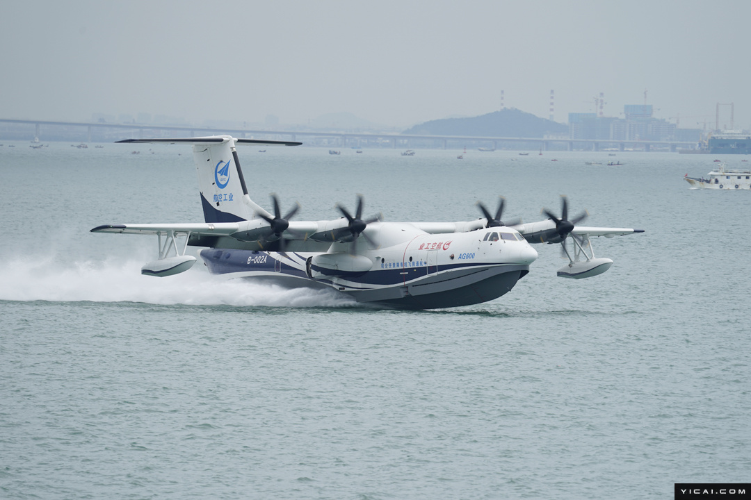 [In Photos] China’s First, World’s Biggest Seaplane Takes to the Skies ...