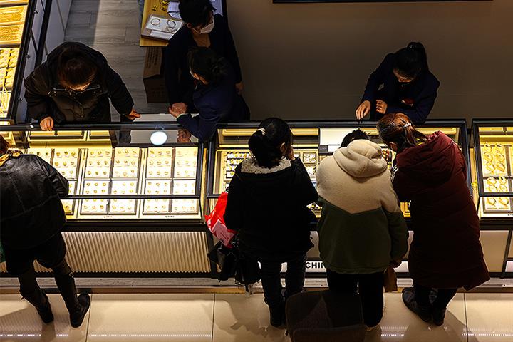Chinese Consumers Get Back to Shopping for Gold