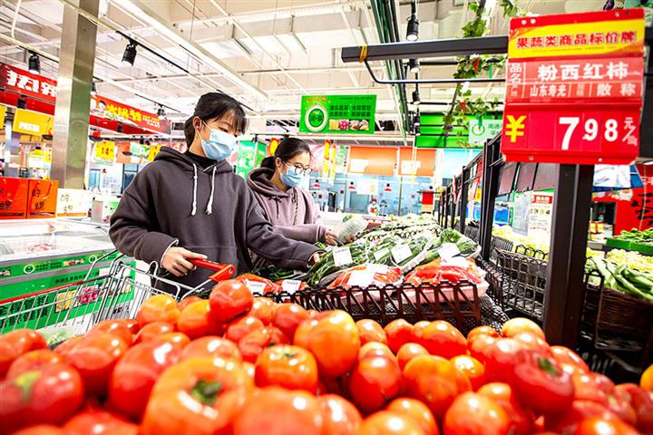 China’s Inflation to Stay Under Control in 2021, Yicai Chief Economists’ Survey Shows