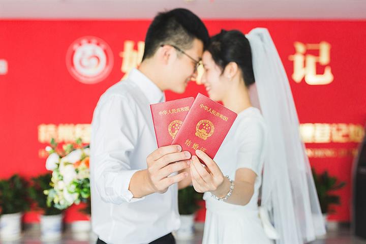Marriage Registrations Fall to Lowest in China Since 1986