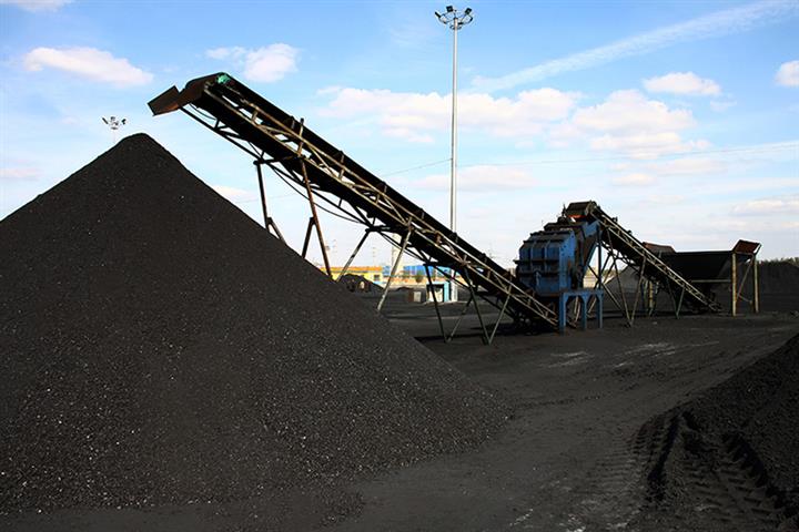 China to Boost Coal Reserves as Global Commodity Prices Jump, NDRC Says