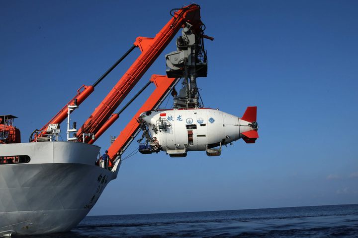 Chinas World Record Breaking Deep Sea Research Submersible Dives 4811