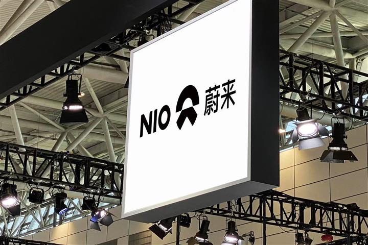 Chinese Electric Car Startup Nio to Make Own Phones, CEO Says