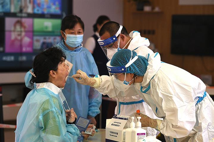 Chinese Experts Suggest Prioritizing Treatment of Severe, Critical Covid-19 Cases