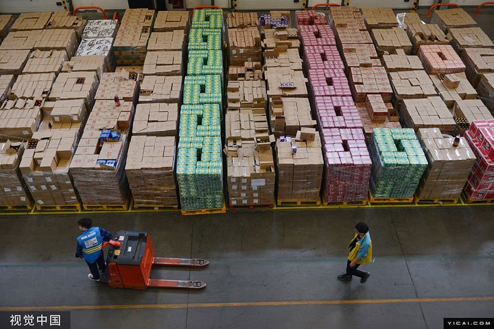 Chinese Logistics Firms Work Overtime to Handle Record Double 11