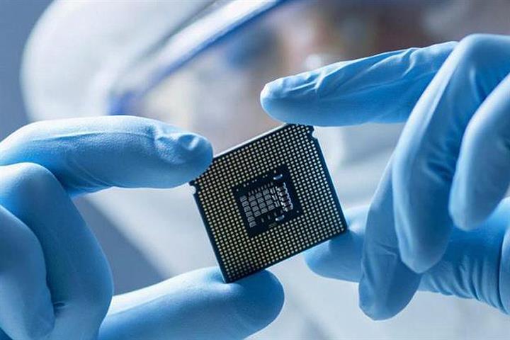 Chip Designers in China Offer New Master’s Graduates Up to USD89,300 a Year
