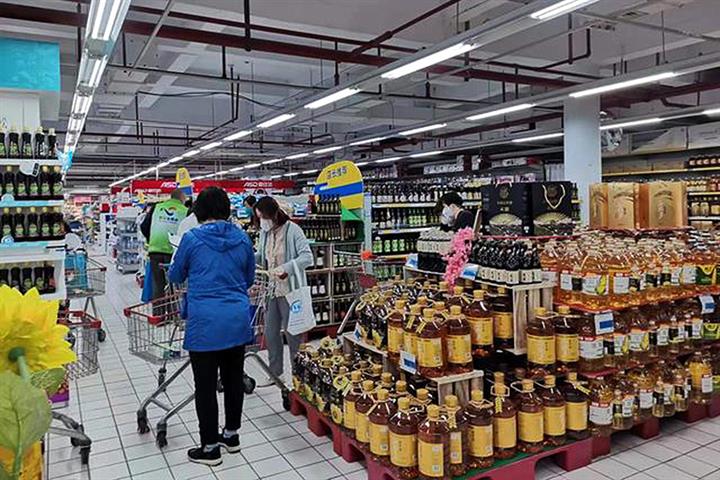 First Supermarket to Reopen in Shanghai Sees 50% Sales Spike