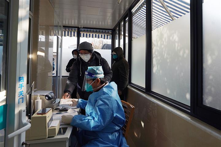 [In Photos] Shanghai’s Community Hospitals Hike Capacity to Deal With More Fever, Severe Covid Cases