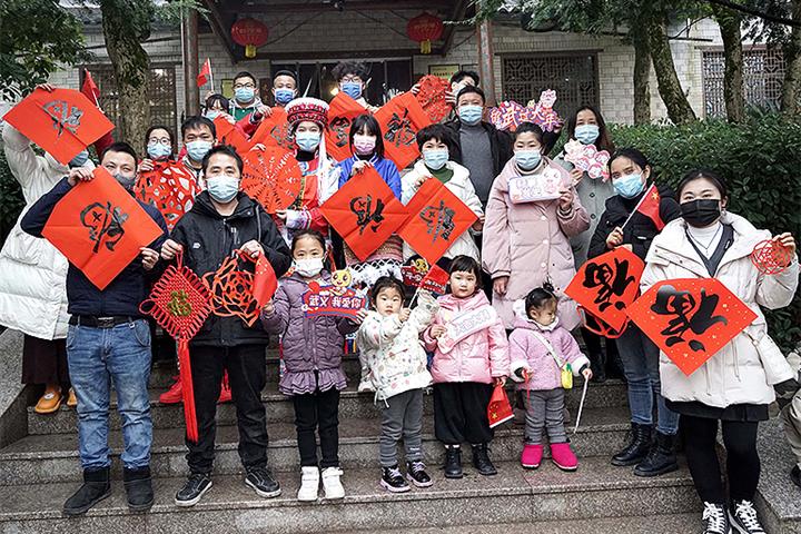 Twice as Many Chinese to Head Home for Lunar New Year Despite Call to ‘Stay Put,’ Study Finds