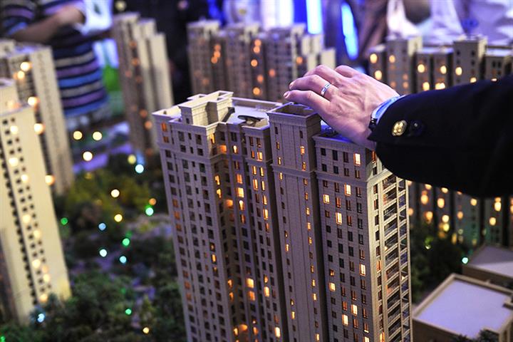 New Home Prices in 100 Chinese Cities Fall for First Time in Eight Years