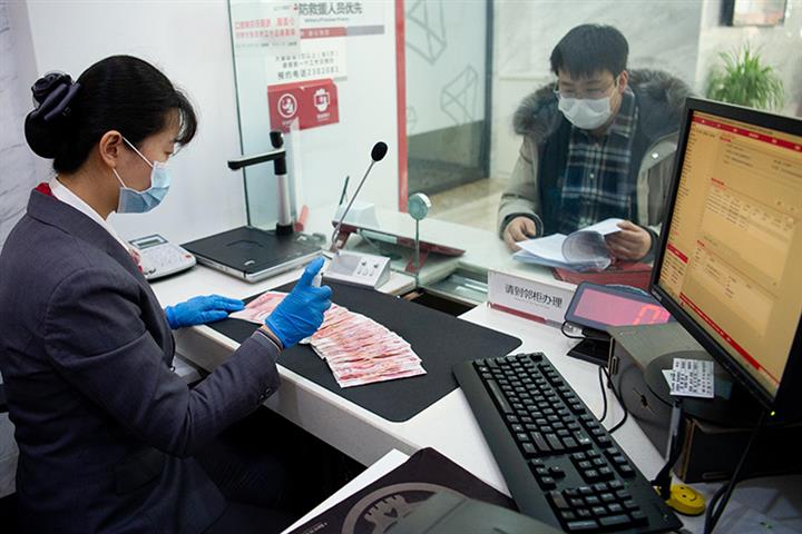 Shanghai Financial Staff Keep Vital Services Going Amid Pandemic