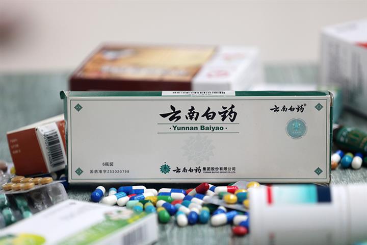 TCM Firm Baiyao Plunges After 61-Year-Old Chairman Steps Down