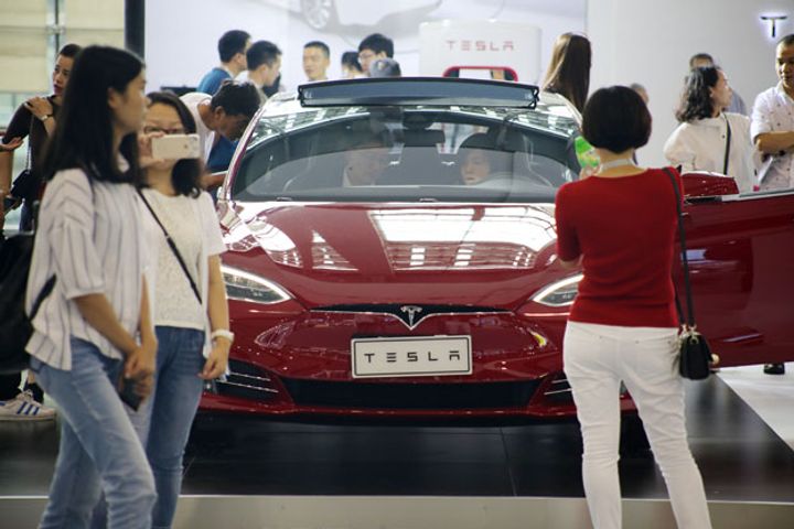 Tesla Recommends Clients Not to Buy Customized Models in China