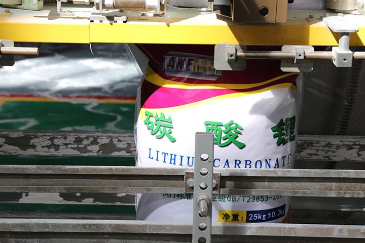 Chinese Lithium Processor Youngy Drops Despite Unit Winning BYD Order