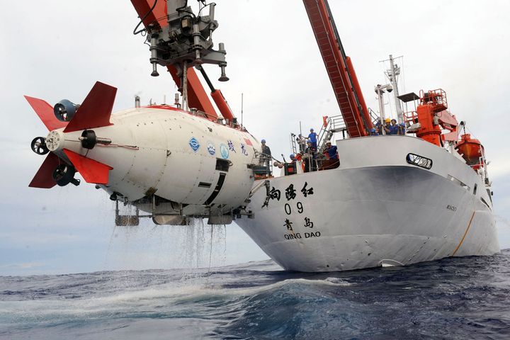 China's World-Record Breaking Deep-Sea Research Submersible Dives 4,811 Meters-Deep in Pacific