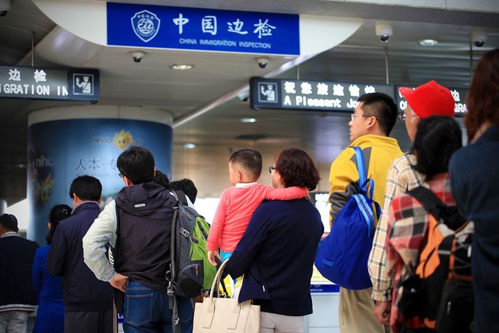 Number of Outbound Chinese Tourists Quadrupled in 11 Years, Report Says