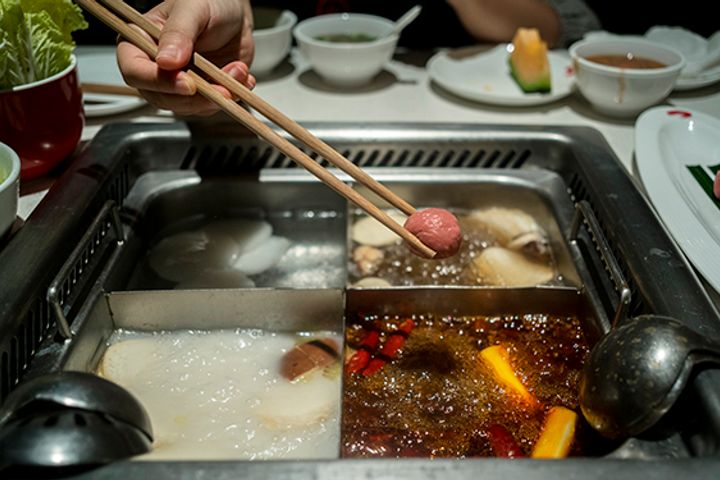 Haidilao Hot Pot Restaurant in Singapore Faces Fine for Food Safety Violations