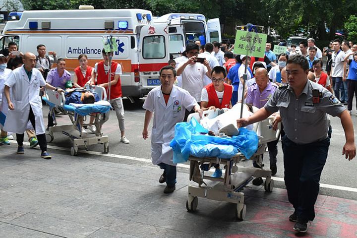 四川省地震で少なくとも19人が死亡、343人が負傷