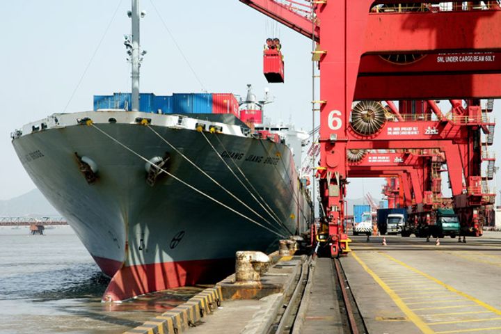 China's Import and Export Growth Slowed Last Month, Customs Data Show