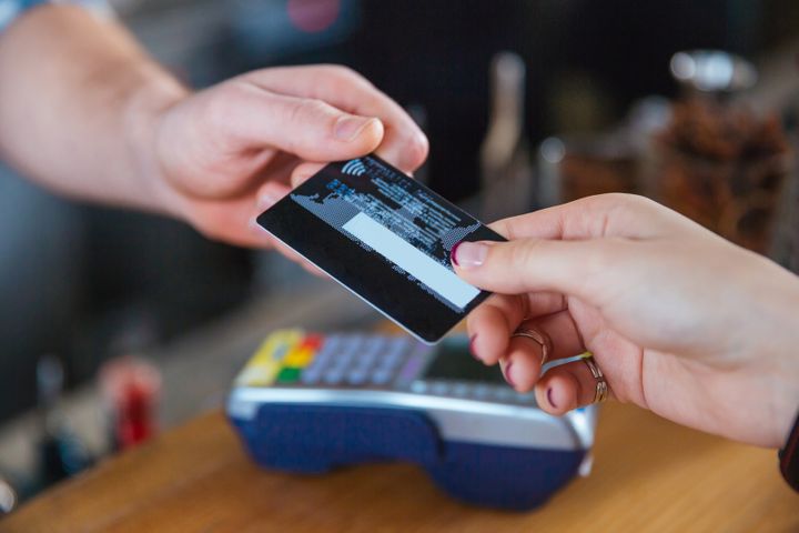中国の外国為替規制当局は、銀行カード発行者に8月21日からの個人の海外消費を報告するように要求します