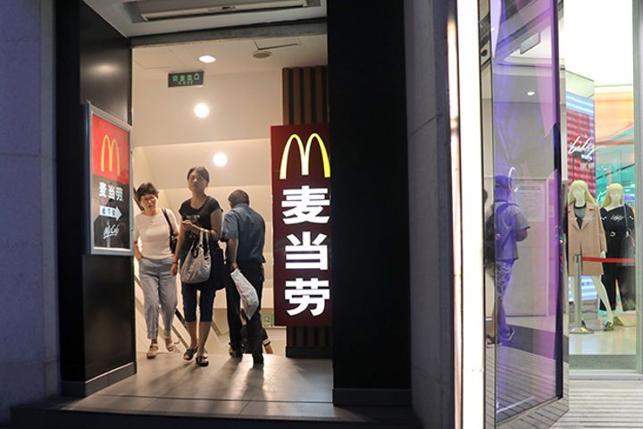 マクドナルドの中国は、2,000店舗をオープンするための入札で不動産開発業者とリンクしています