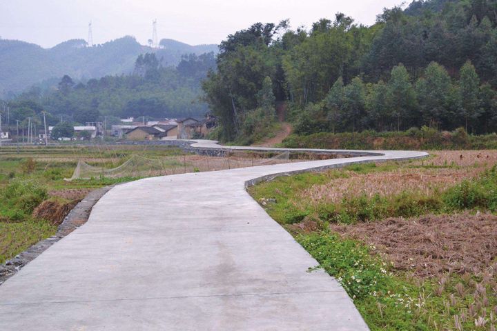 China Leads Australia, Canada, US in Hard-Surface Road Coverage in Rural Areas