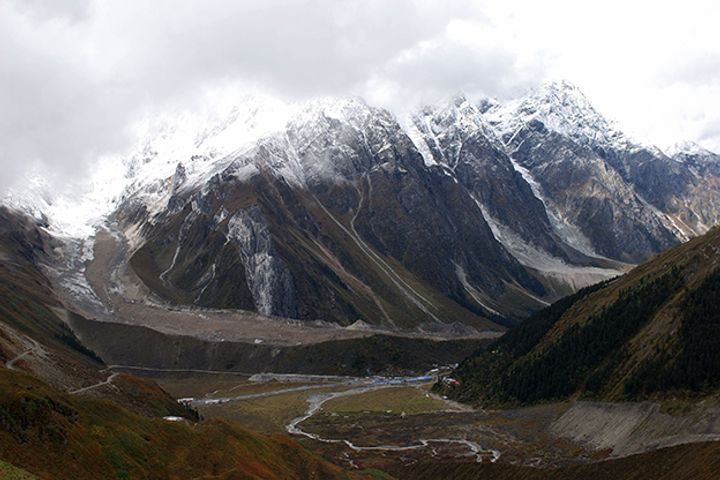 Tibet's Medog County Prohibits Hiking Between Pai and Medog, Says Natural Disasters Likely to Strike