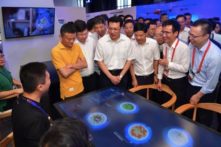 Jack Ma Savors Wireless Dining in Smart Restaurant Co-Built by Alibaba's Ant and Koubei