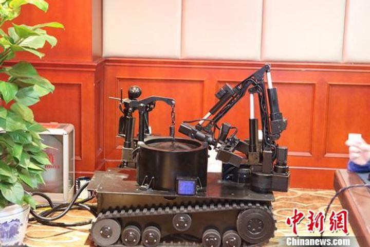 China Unveils Home-Grown New Explosive Ordnance Disposal Robot
