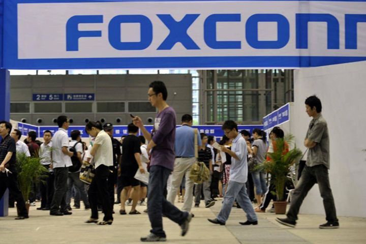 Foxconnがウィスコンシンに数十億ドルのLCDパネル工場を建設する契約に署名