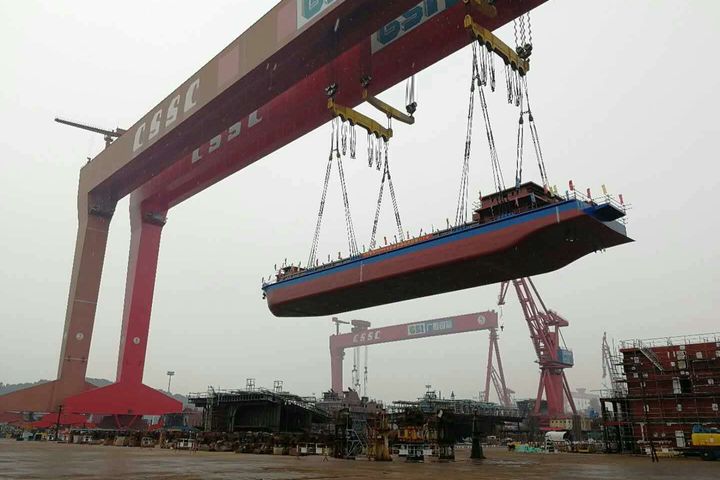 World's First 2,000-Ton China-Made New Energy Freighter That Consumes No Fuel Undocks in Guangdong