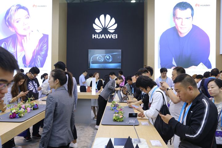 Annual Turnover of China's Technology Giant Huawei Hits USD92 Bln in 2017, up 15% Year on Year