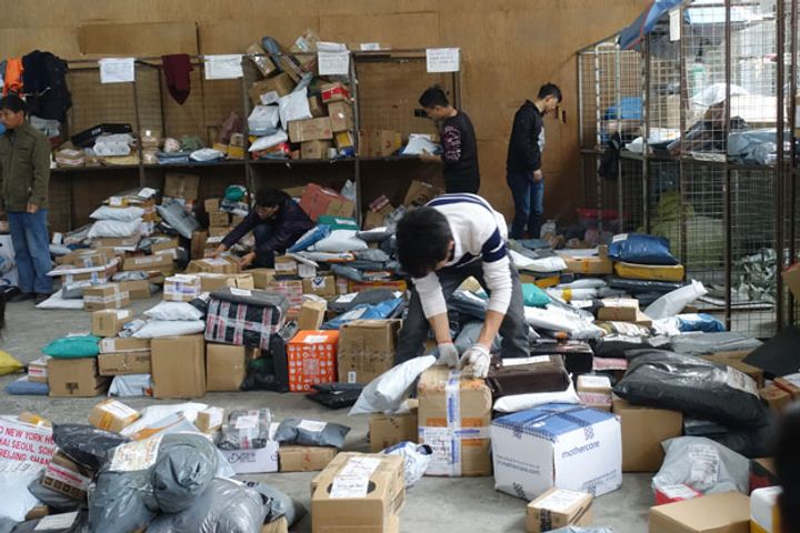 Chinese Couriers Will Not Shut for Spring Festival, but Some Will Charge Extra