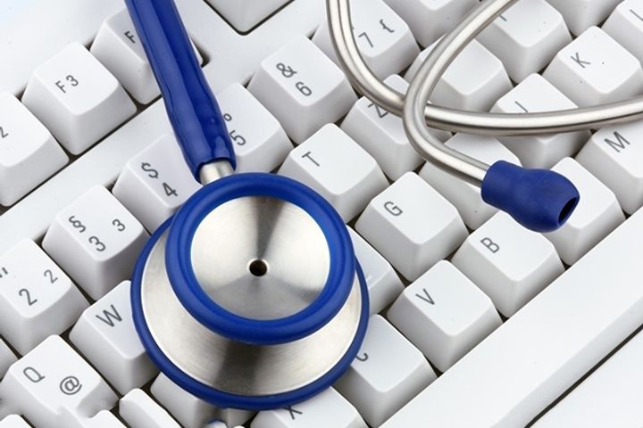 Chinese Doctors Look to Online Platforms for Extra Earnings Amid Stricter Regulations