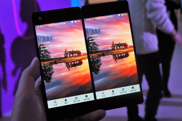 ZTE Introduces Axon M Foldable Phone as It Works to Regain Foothold in China
