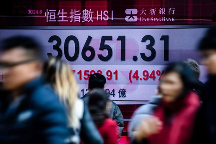 Chinese Mainland Investors Snap Up Financial Stocks After Hong Kong Stumbles