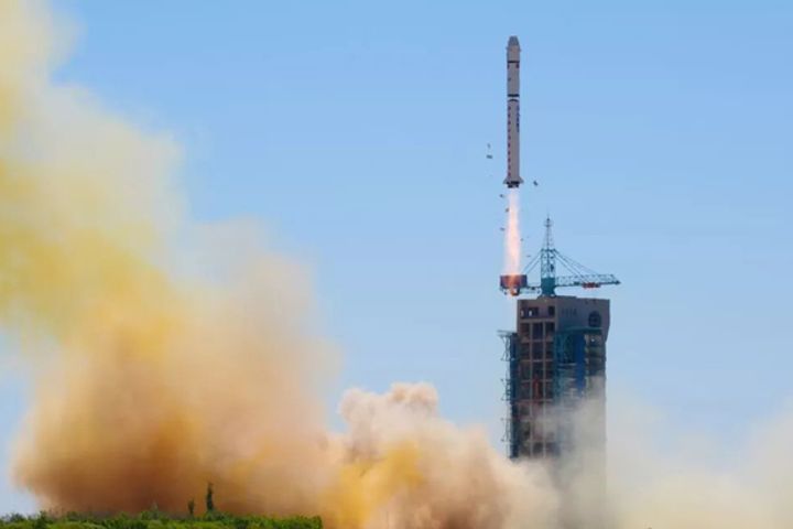Chinese Magnate Launches Country's First Individually-Owned Satellite