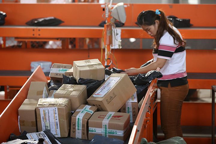 China Issues Express Sector Rules, Urges Couriers to Offer Cross-Border Shipping Services