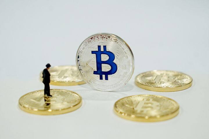 China Not in Hurry to Develop Digital Currency: Central Bank Governor