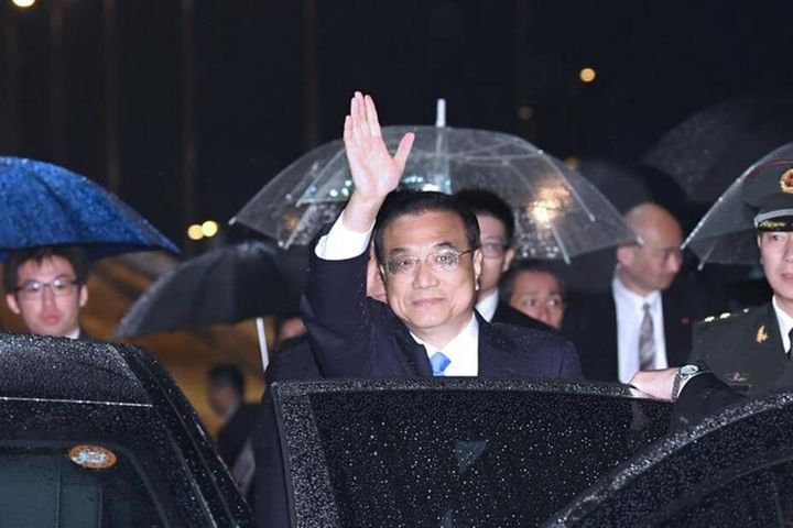 Chinese Premier Arrives in Tokyo for Official Visit, China-Japan-ROK Leaders' Meeting