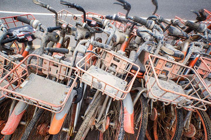 300,000-Plus Skeletal Shared Bikes Litter Guangzhou's Streets