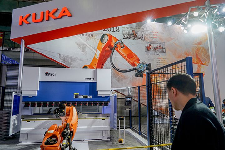 Kuka Aims to Grab Up to a Third of China's Robot Market by 2024, Local Head Says
