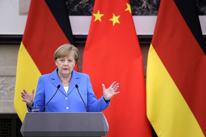 Merkel Says Europe Must Unite and Work With China, Other Countries