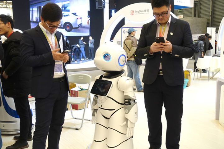 China's Robot Sector Lacks Core Breakthroughs, Minister Says