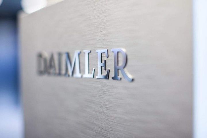 Geely Group, Daimler Mobility Services Seal Luxury Car-Hailing China JV