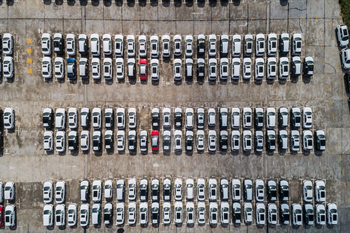 China's Car Sales Slump Most in Almost Seven Years Amid Weakening Annual Outlook