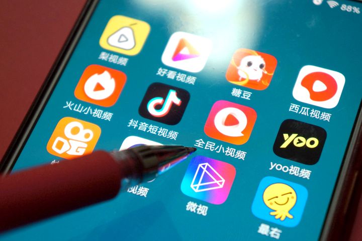 Chinese Online Platforms Boom as 40% of Population Binges on Videos 